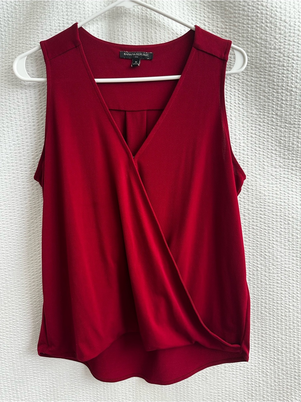 BANANA REPUBLIC Red Wrap Front Sleeveless Blouse Medium V Neck Stretch Work Top